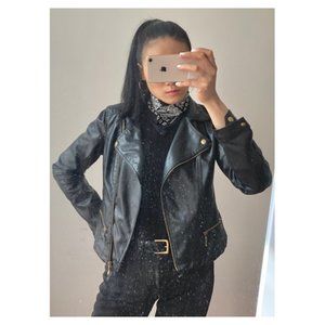 Fake leather jacket 🖤 with gold zipper and details ✨✨✨
